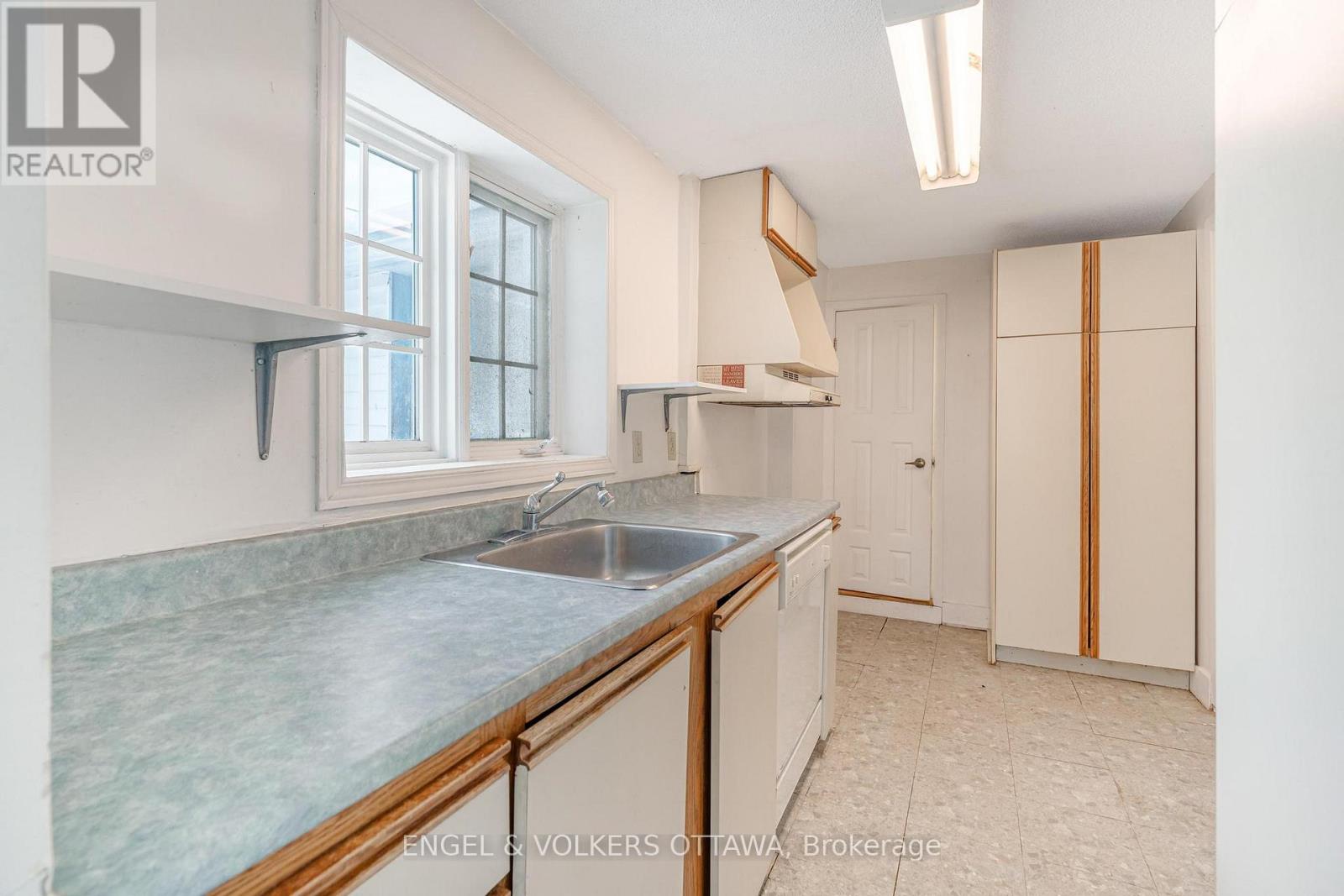 467 Edgeworth Avenue, Ottawa, Ontario  K2B 5L2 - Photo 9 - X12409612