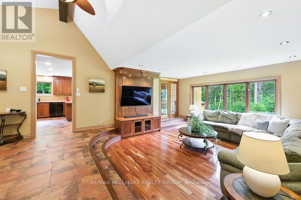 206 Deerwood Drive, Ottawa, Ontario  K0A 2H0 - Photo 5 - X12409662