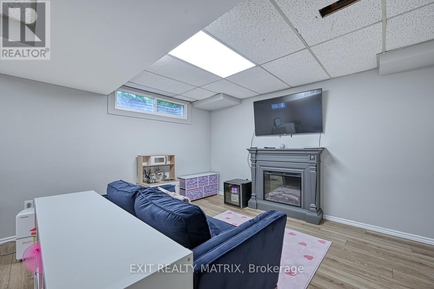 90 Chesterton Drive, Ottawa, Ontario  K2E 5T6 - Photo 16 - X12409674