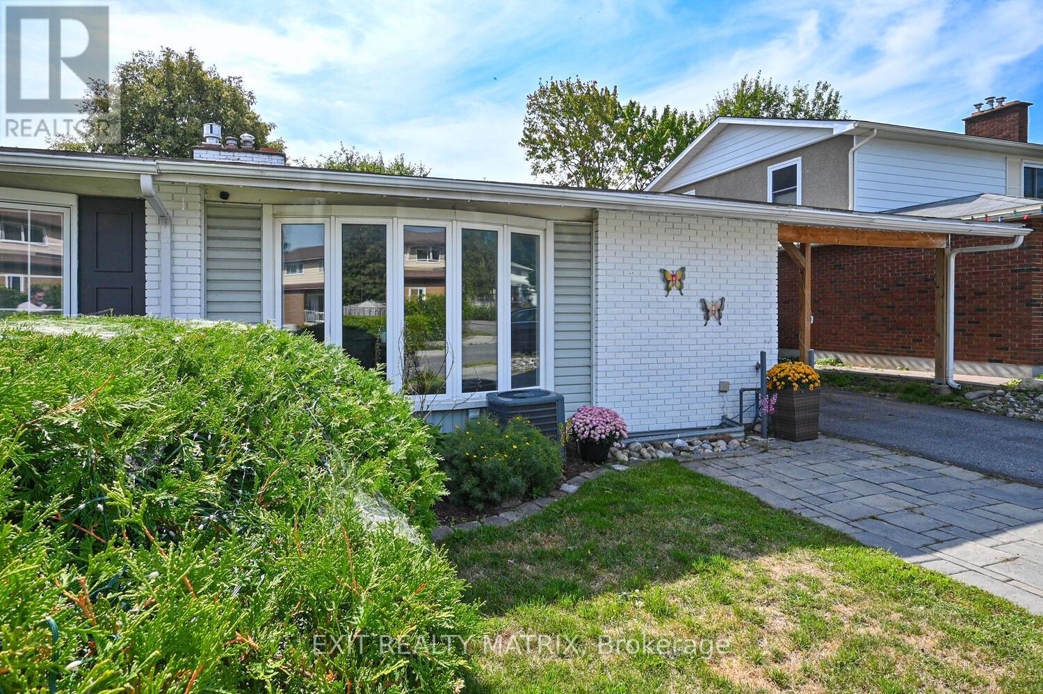 90 Chesterton Drive, Ottawa, Ontario  K2E 5T6 - Photo 2 - X12409674