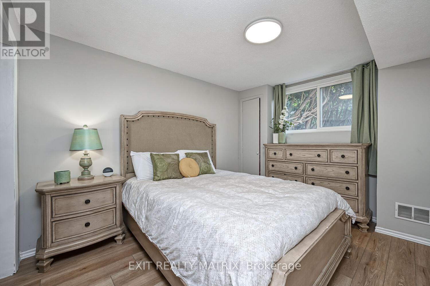 90 Chesterton Drive, Ottawa, Ontario  K2E 5T6 - Photo 22 - X12409674