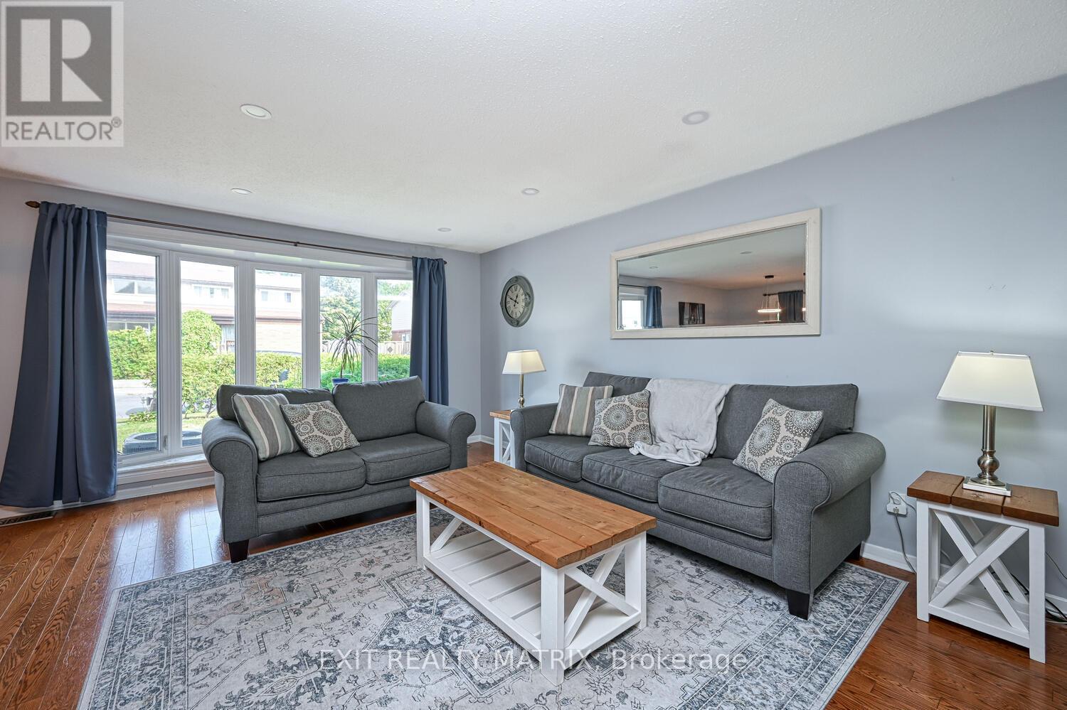 90 Chesterton Drive, Ottawa, Ontario  K2E 5T6 - Photo 4 - X12409674