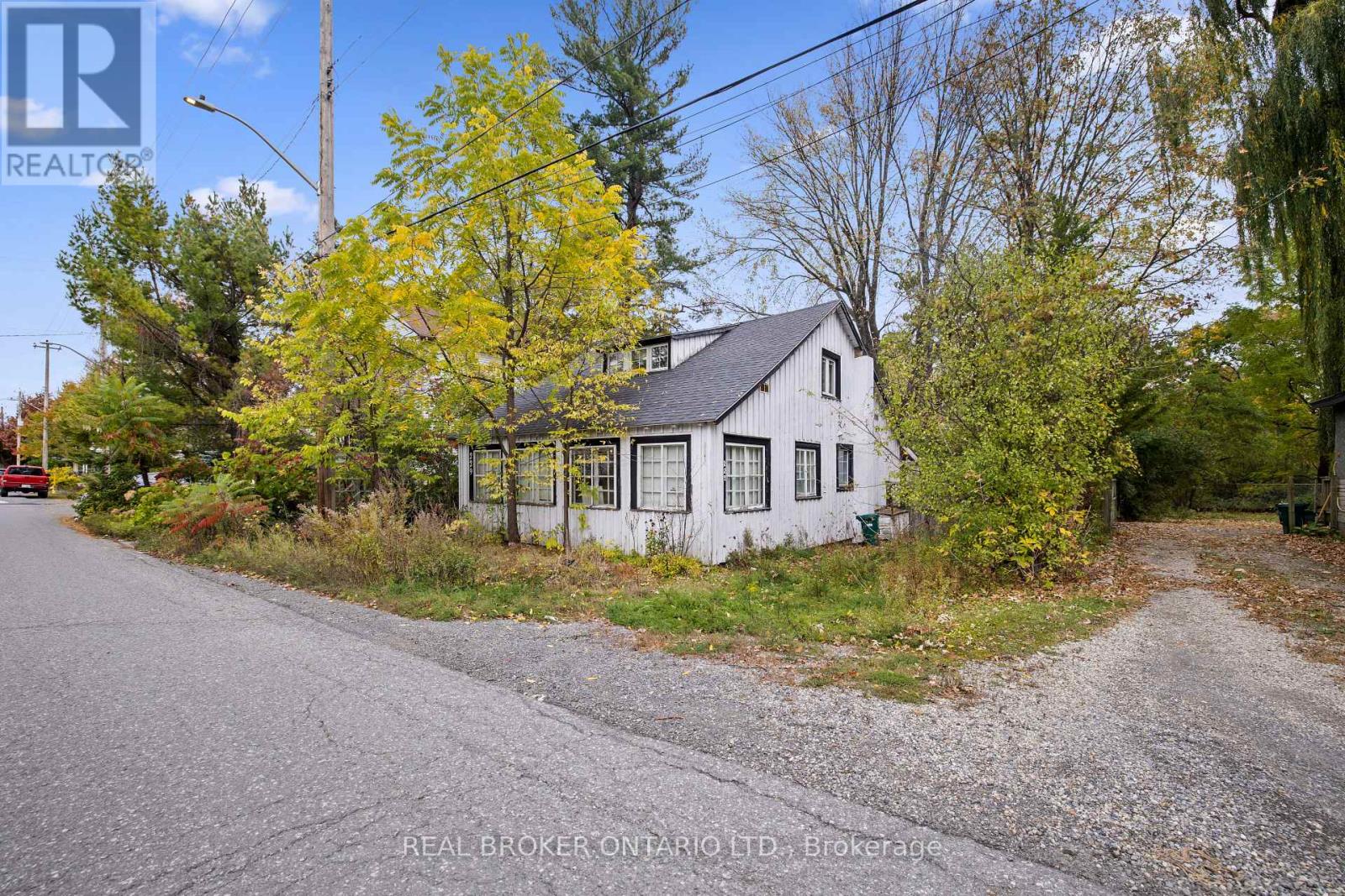 229 Britannia Road, Ottawa, Ontario  K2B 5X1 - Photo 2 - X12409692