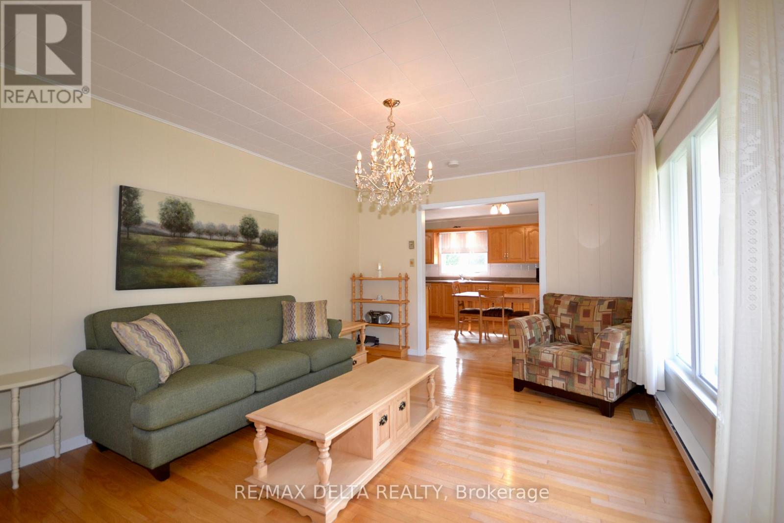 4725 Champlain Street, Clarence-Rockland, Ontario  K0A 1E0 - Photo 7 - X12409704