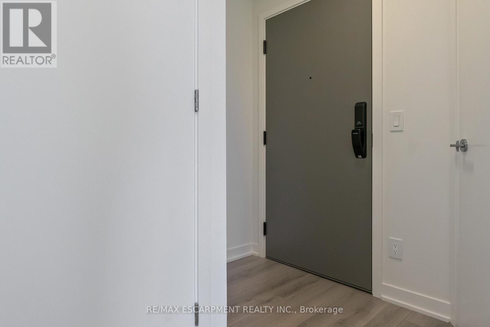 1403 - 3079 Trafalgar Road, Oakville, Ontario  L6H 8C5 - Photo 7 - W12401585