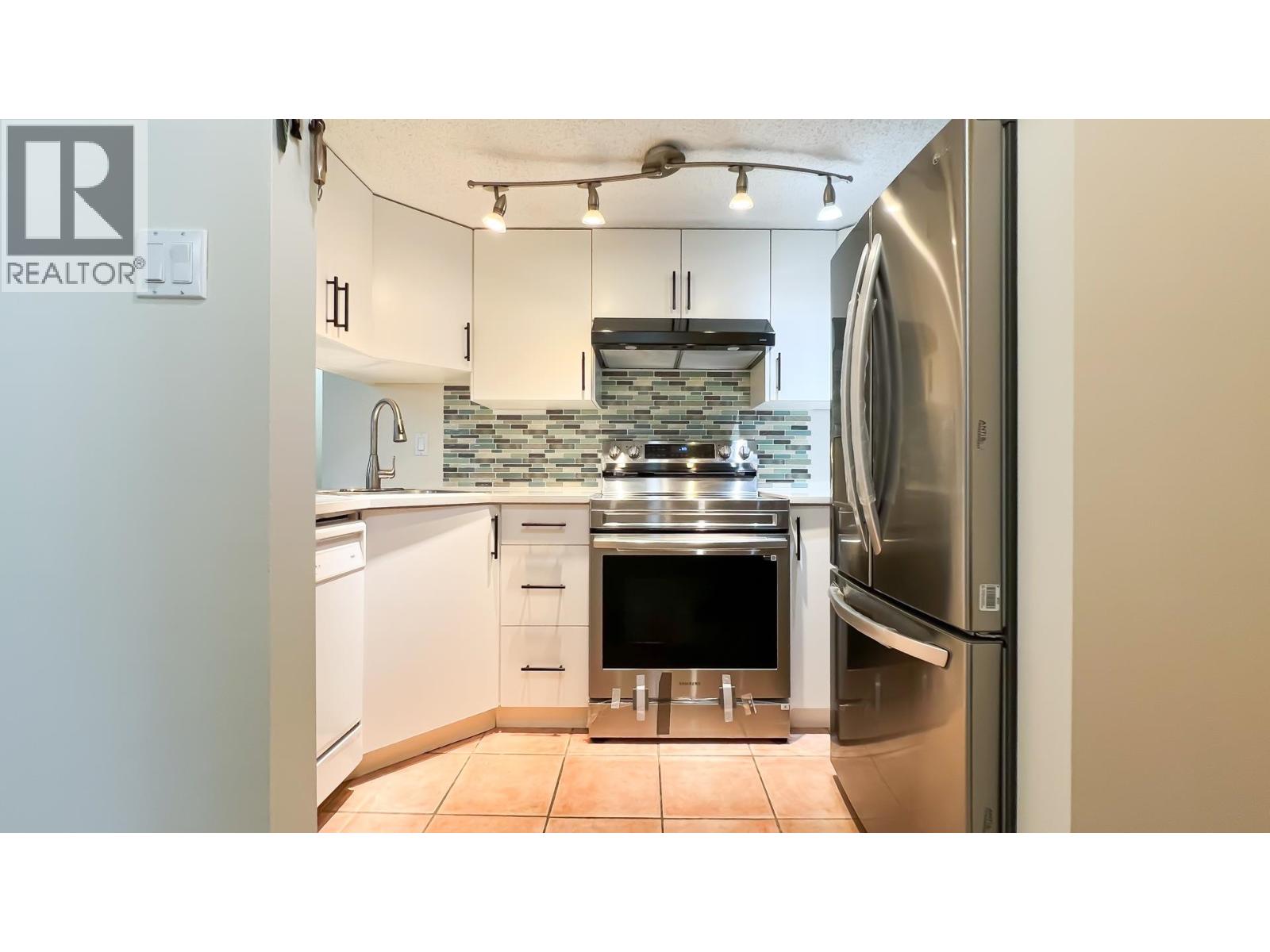 L2 1026 Queens Avenue, New Westminster, British Columbia  V3M 6B2 - Photo 10 - R3048363