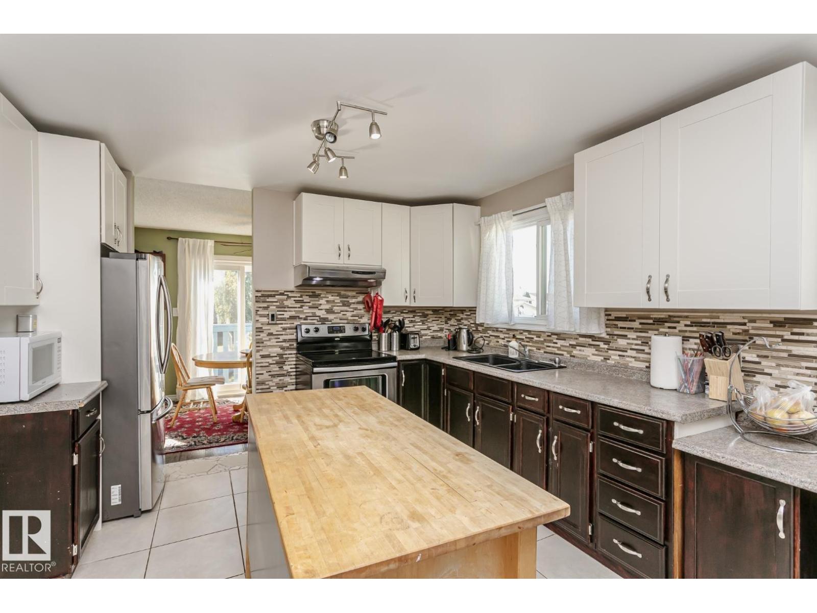 3520 33 Av Nw, Edmonton, Alberta  T6L 5G6 - Photo 11 - E4458124