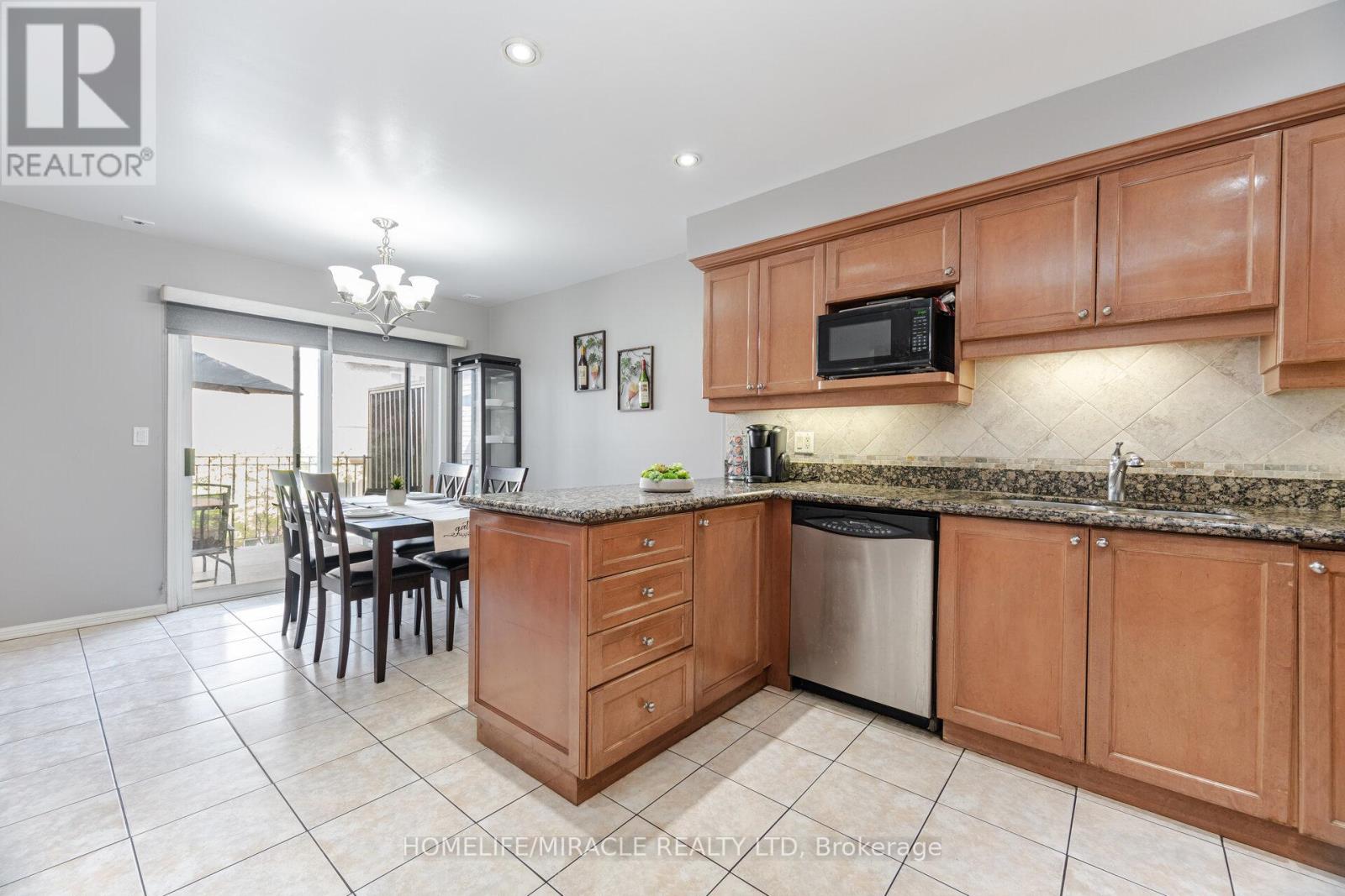 32 - 83 Mondeo Drive, Toronto (Malvern), Ontario  M1P 5B6 - Photo 14 - E12409454