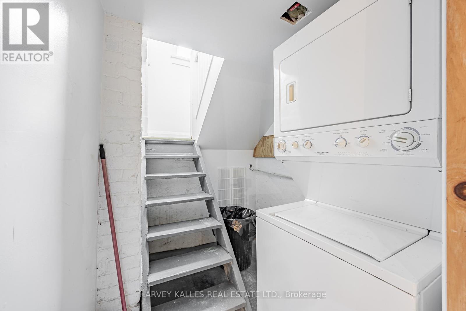 121 Blantyre Avenue, Toronto, Ontario  M1N 2R6 - Photo 12 - E12409510