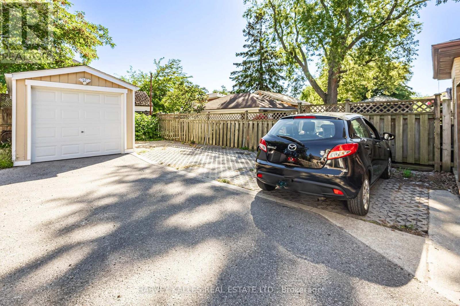 121 Blantyre Avenue, Toronto, Ontario  M1N 2R6 - Photo 34 - E12409510
