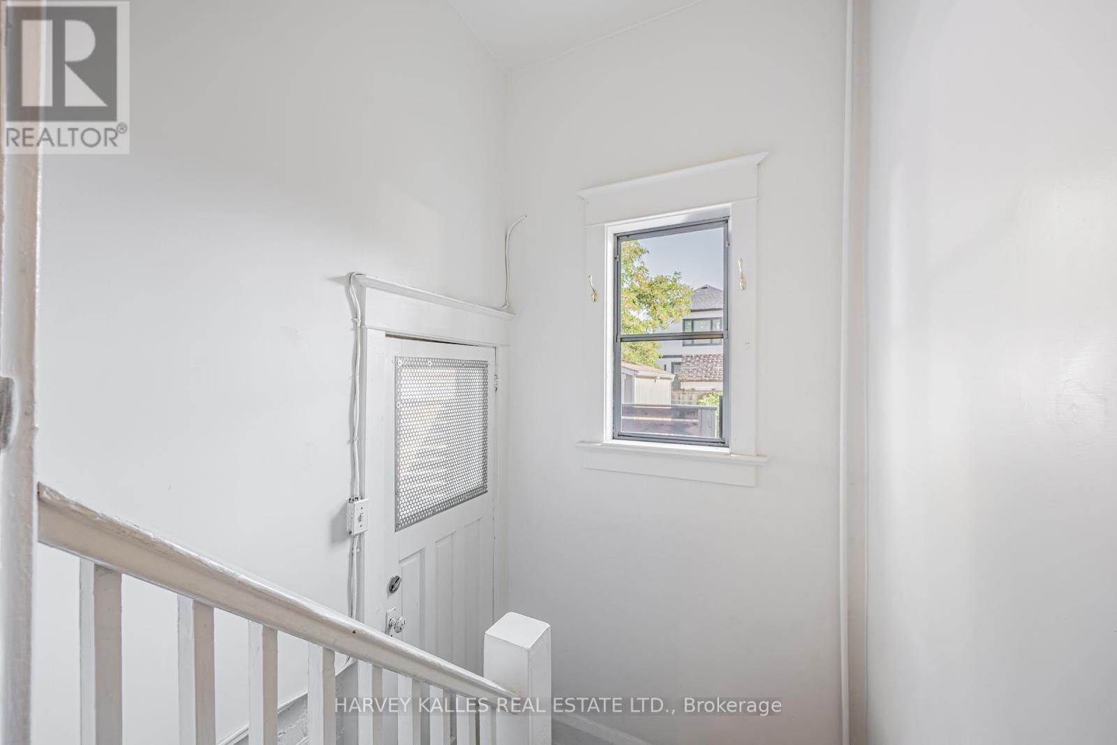 121 Blantyre Avenue, Toronto, Ontario  M1N 2R6 - Photo 6 - E12409510