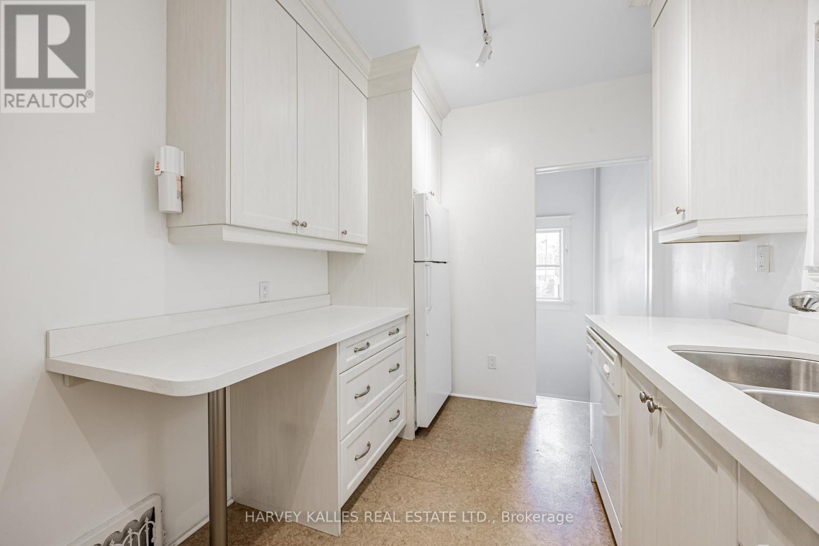 121 Blantyre Avenue, Toronto, Ontario  M1N 2R6 - Photo 8 - E12409510