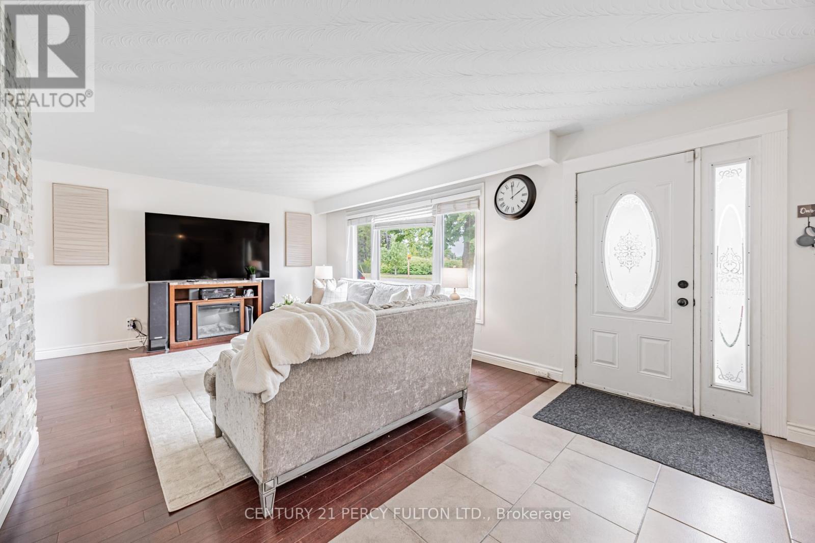 904 Somerville Street, Oshawa, Ontario  L1G 4J7 - Photo 4 - E12409526