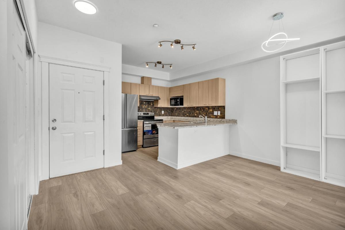 211 12083 92a Avenue, Surrey, British Columbia  V3V 8C8 - Photo 18 - R3049067