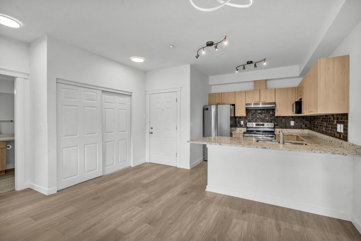 211 12083 92a Avenue, Surrey, British Columbia  V3V 8C8 - Photo 19 - R3049067