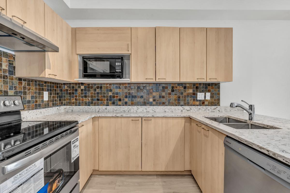 211 12083 92a Avenue, Surrey, British Columbia  V3V 8C8 - Photo 20 - R3049067