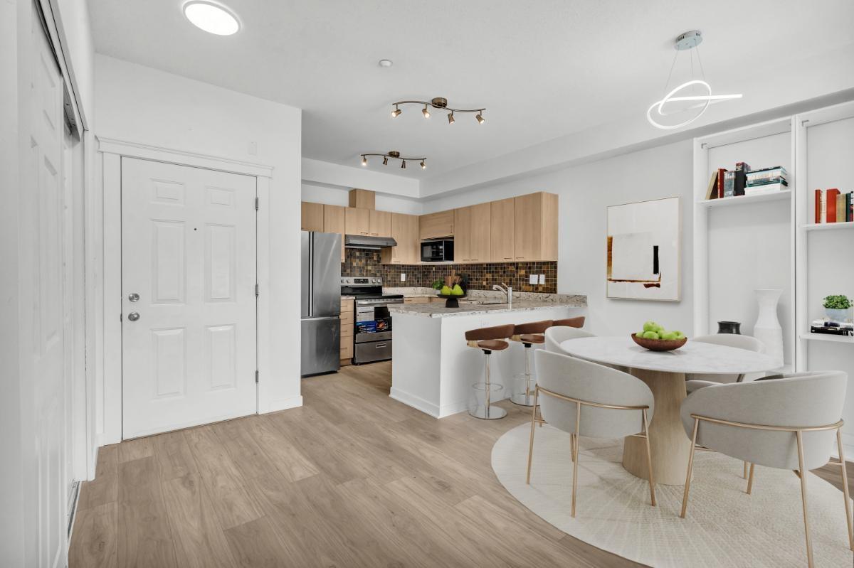 211 12083 92a Avenue, Surrey, British Columbia  V3V 8C8 - Photo 4 - R3049067