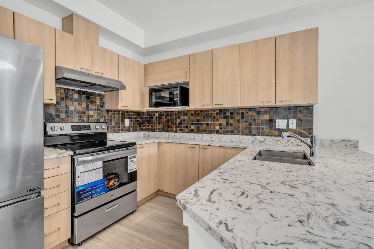 211 12083 92a Avenue, Surrey, British Columbia  V3V 8C8 - Photo 6 - R3049067