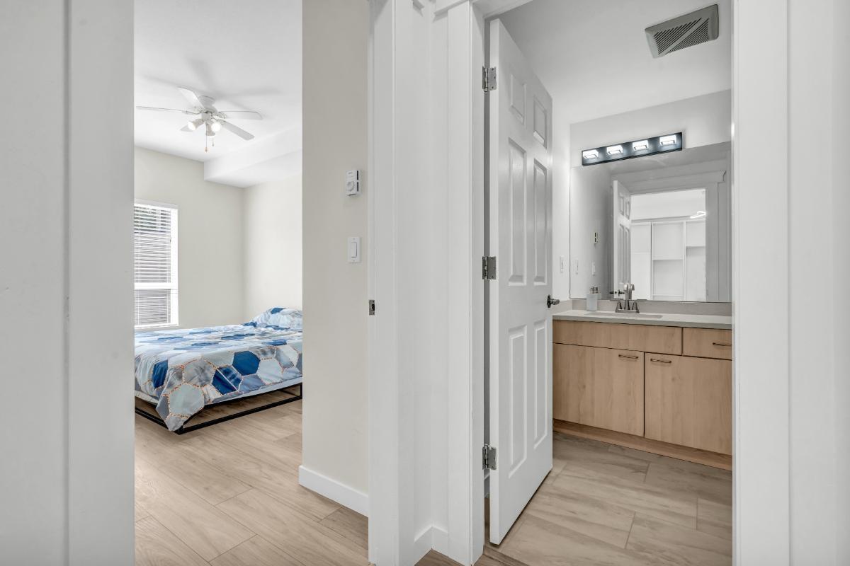 211 12083 92a Avenue, Surrey, British Columbia  V3V 8C8 - Photo 9 - R3049067