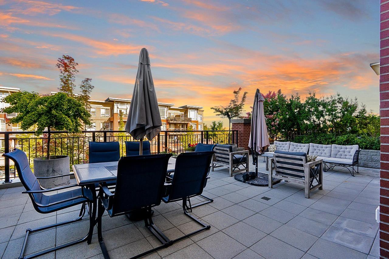 203 2950 KING GEORGE BOULEVARD, surrey, British Columbia