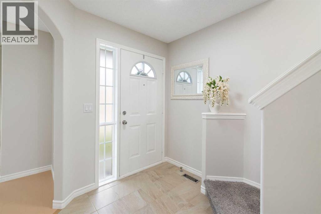 35 Royal Birch Road Nw, Calgary, Alberta  T3G 5K5 - Photo 2 - A2255315