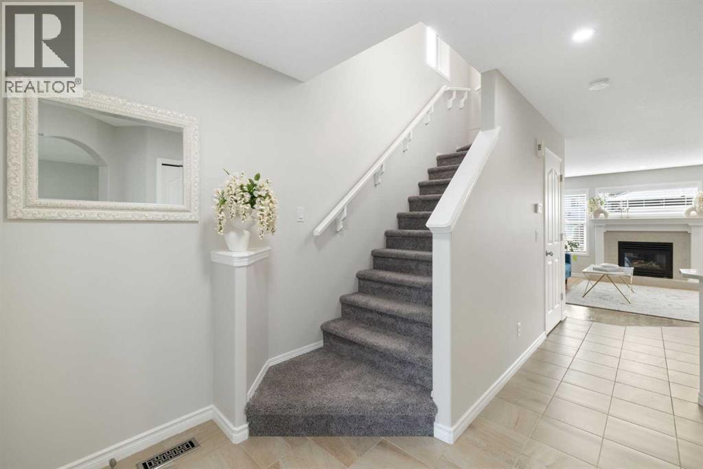 35 Royal Birch Road Nw, Calgary, Alberta  T3G 5K5 - Photo 3 - A2255315