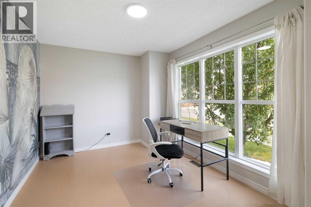 35 Royal Birch Road Nw, Calgary, Alberta  T3G 5K5 - Photo 4 - A2255315