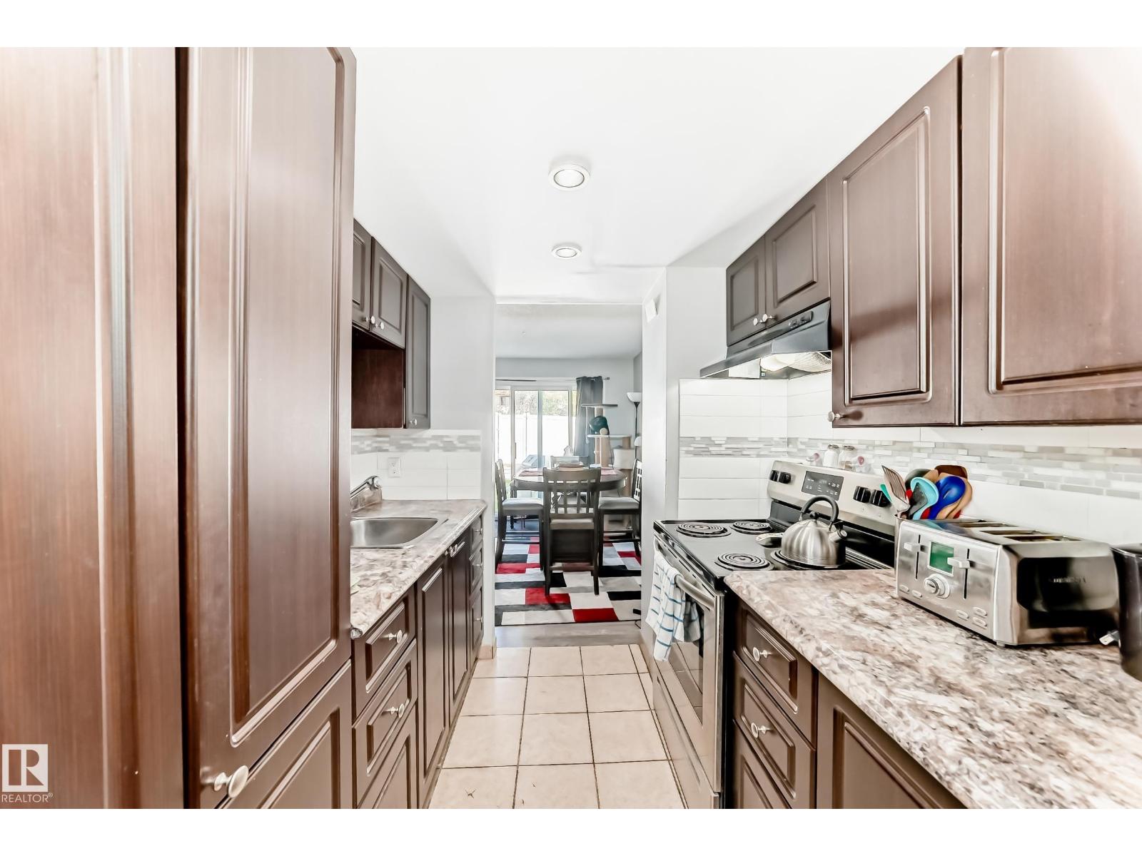 53 Lakewood Vg Nw, Edmonton, Alberta  T6K 2B3 - Photo 9 - E4458125
