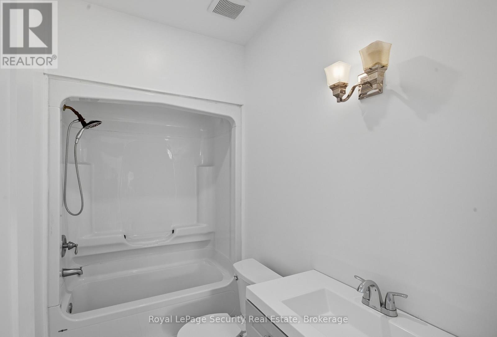 226 Lauder Avenue, Toronto, Ontario  M6E 3H4 - Photo 18 - C12409580