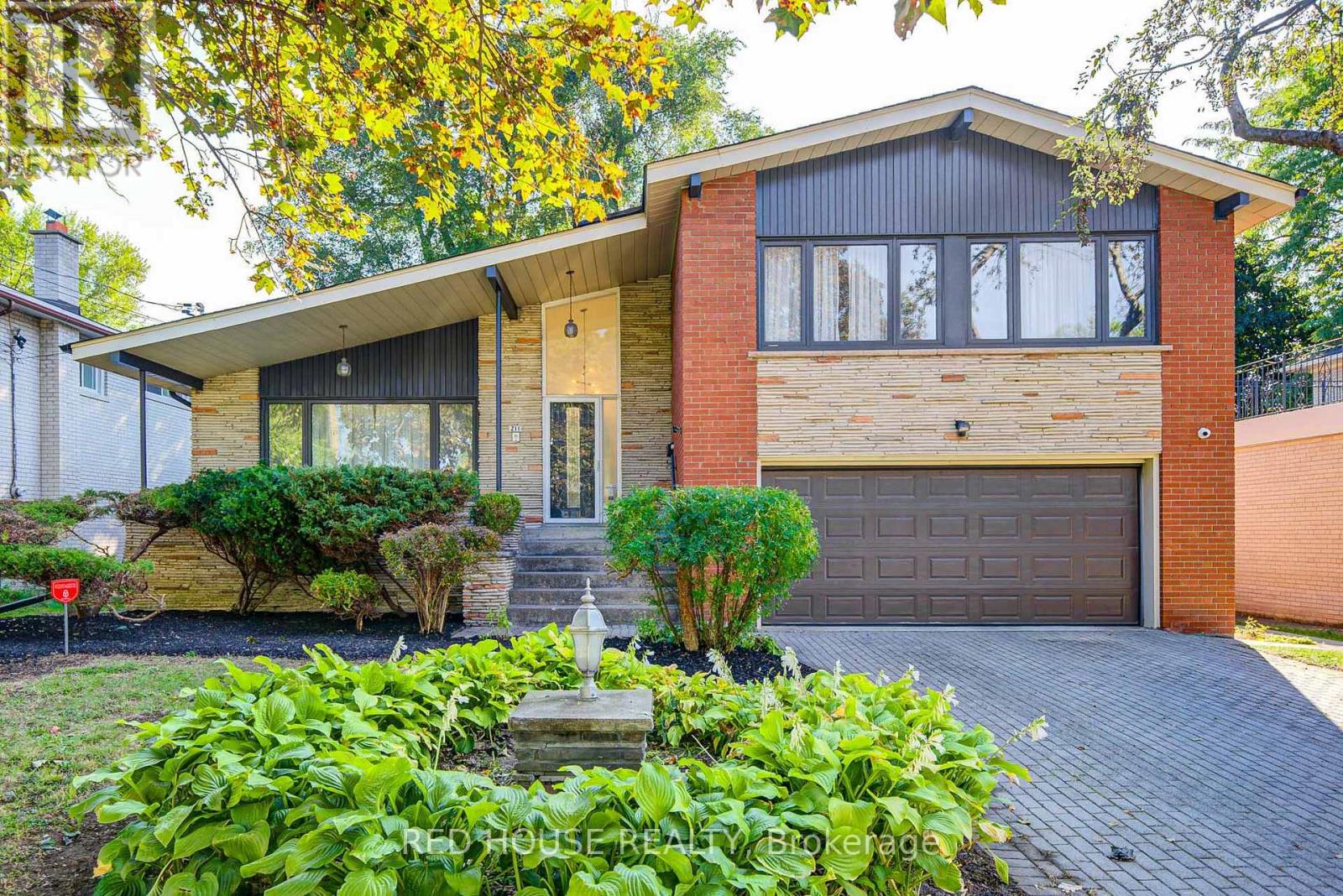 211 TORRESDALE AVENUE, Toronto, Ontario