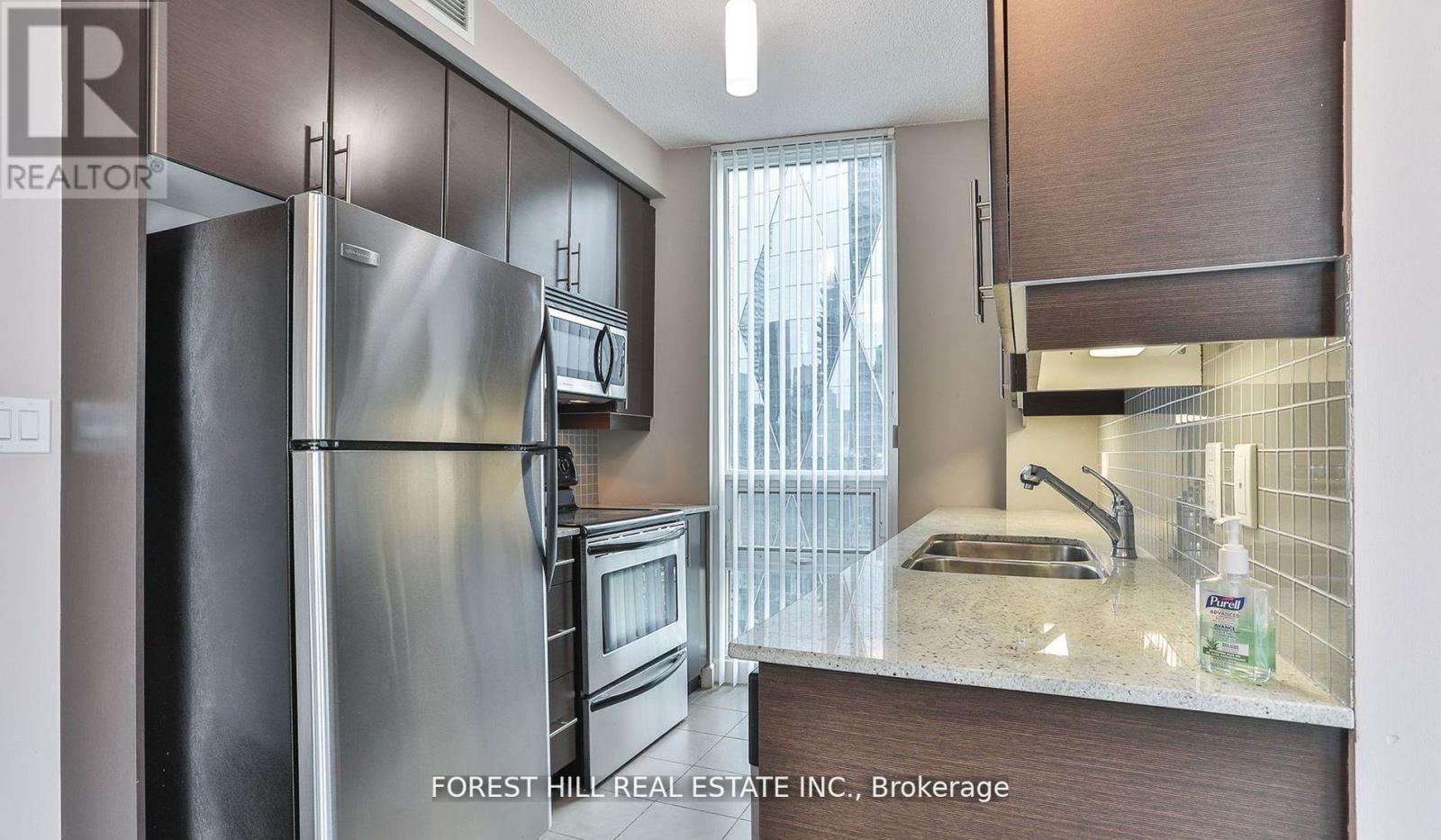2605 - 18 Harbour Street, Toronto, Ontario  M5J 2Z6 - Photo 12 - C12409623