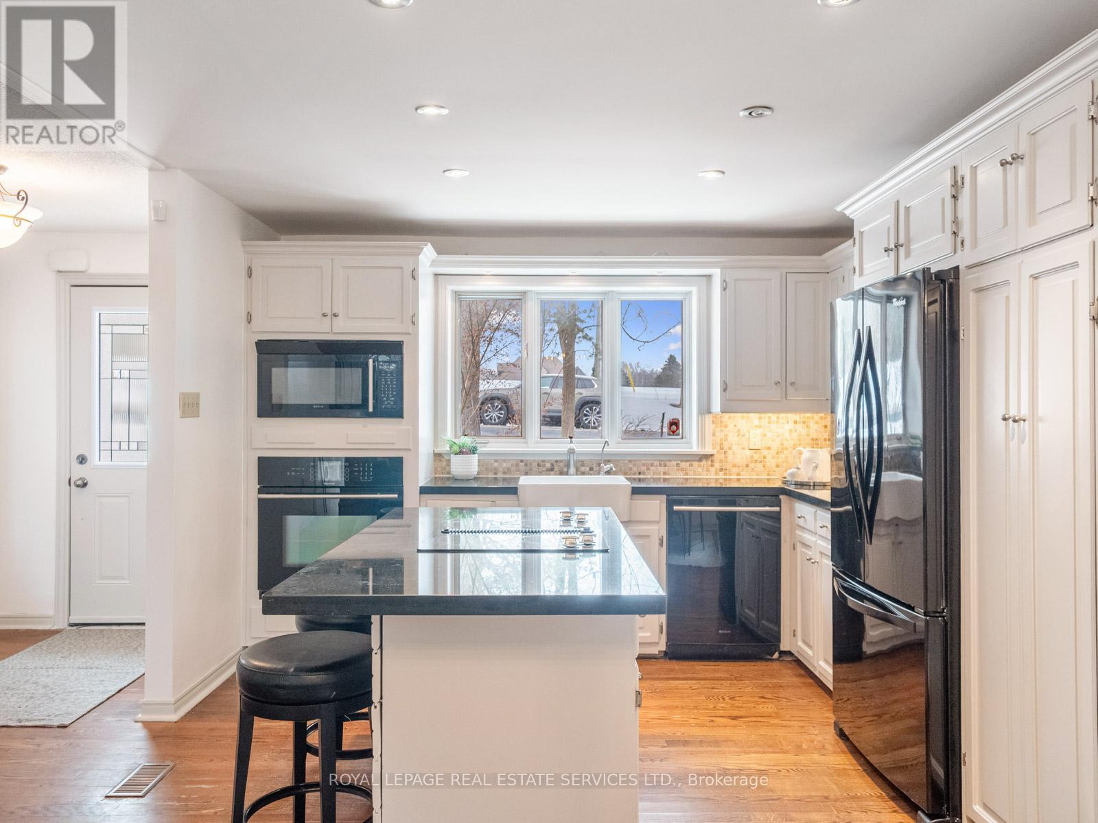 15754 Heart Lake Road, Caledon, Ontario  L7C 2L2 - Photo 8 - W12409465