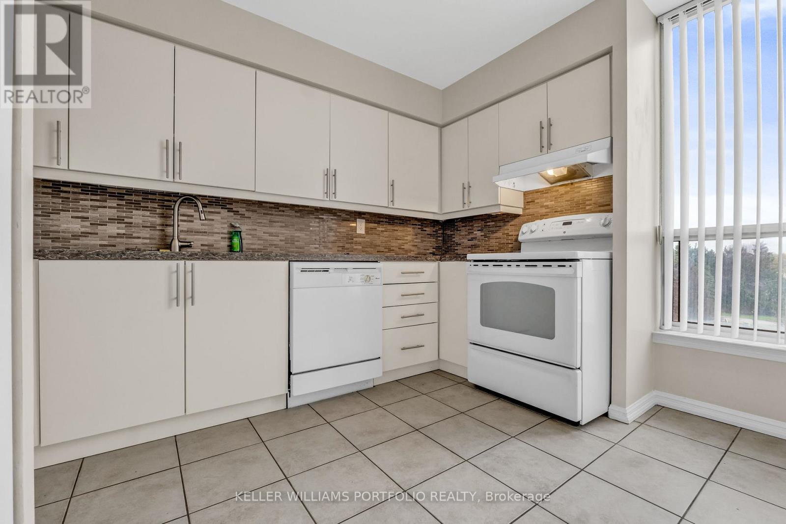 501 - 10 Laurelcrest Street, Brampton, Ontario  L6S 5Y3 - Photo 11 - W12409507