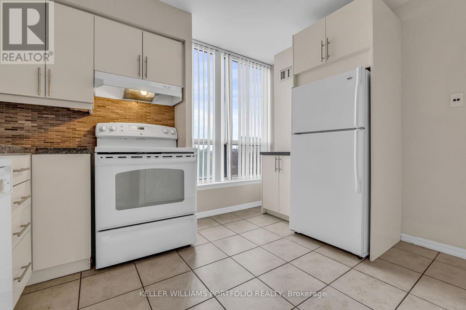 501 - 10 Laurelcrest Street, Brampton, Ontario  L6S 5Y3 - Photo 12 - W12409507