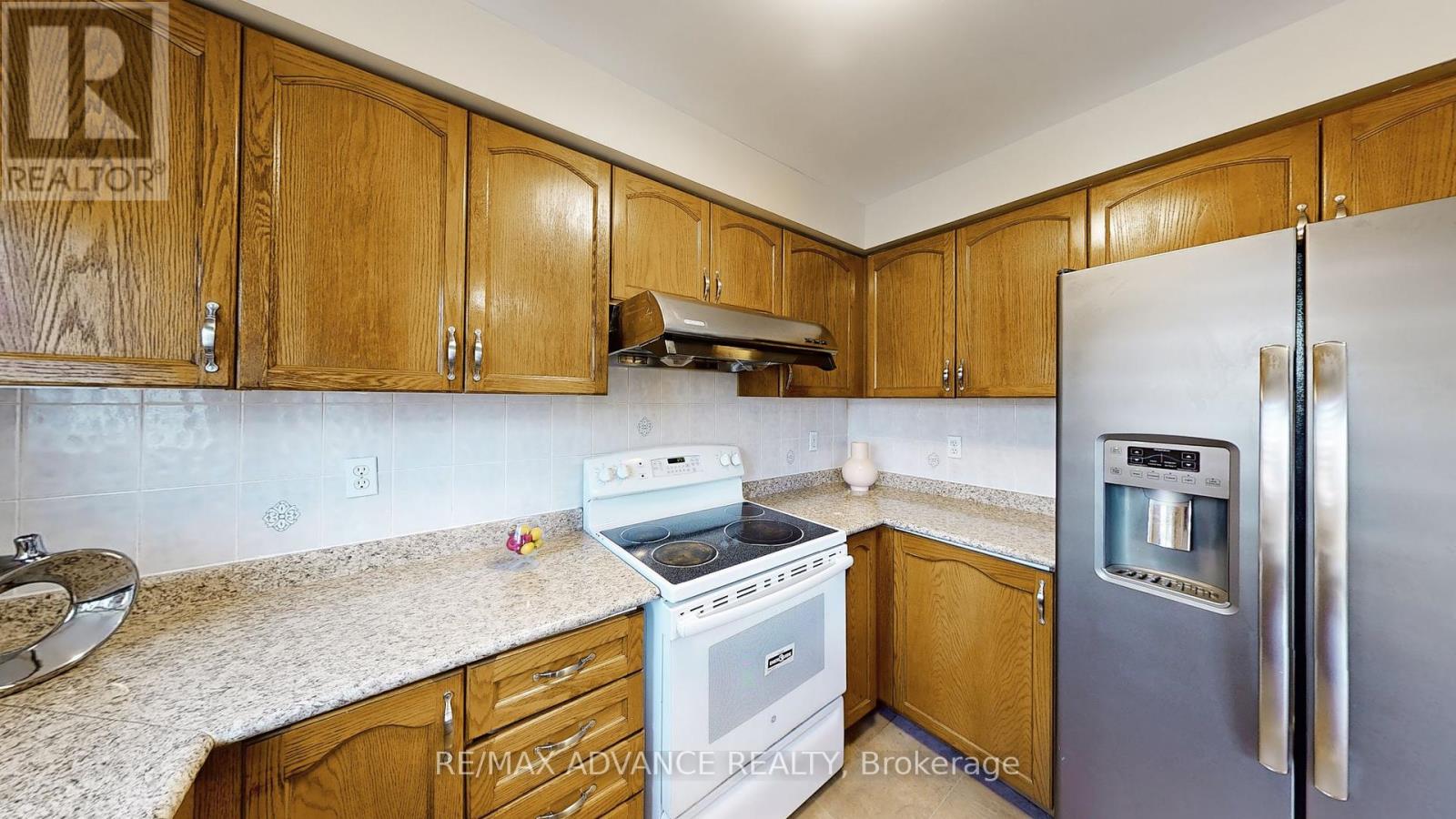 7560 Black Walnut Trail, Mississauga, Ontario  L5N 8A9 - Photo 13 - W12409532