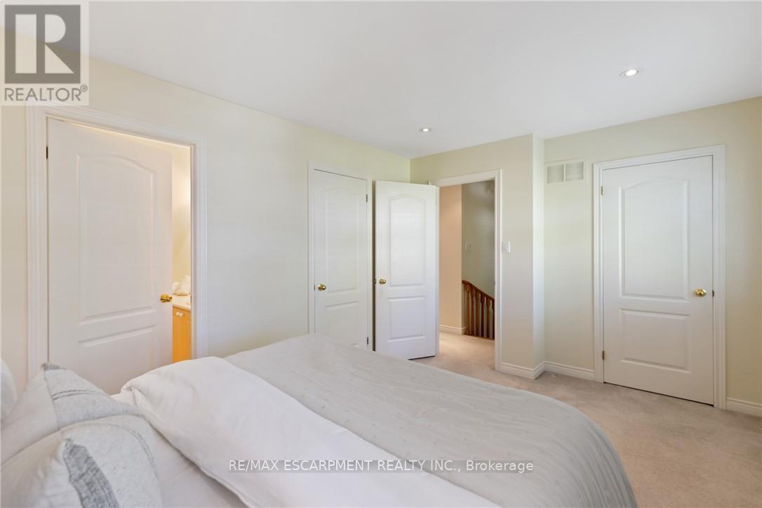 126 Brant Street, Oakville, Ontario  L6K 3X6 - Photo 27 - W12409547