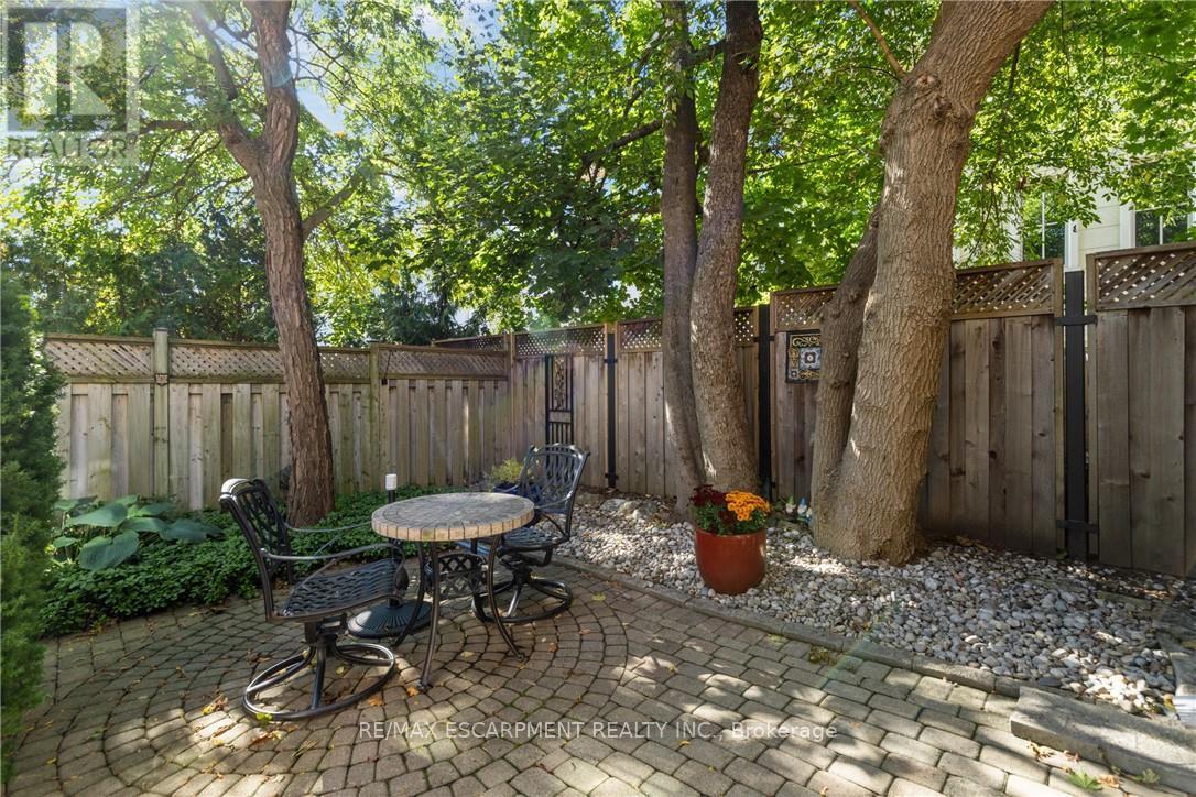 126 Brant Street, Oakville, Ontario  L6K 3X6 - Photo 32 - W12409547