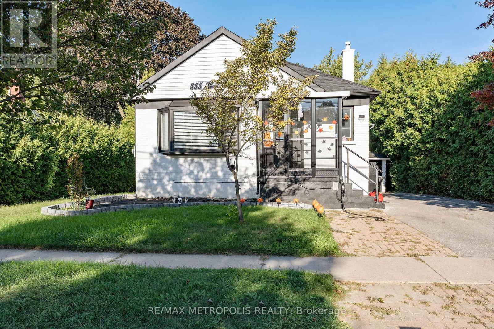 Bsmt - 855 Grierson Street, Oshawa, Ontario  L1G 5K1 - Photo 2 - E12409603