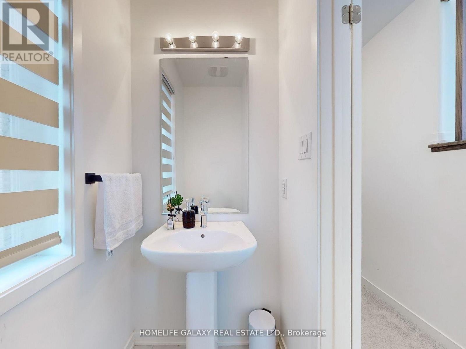 733 Heathrow Path, Oshawa, Ontario  L1K 3G4 - Photo 11 - E12409687