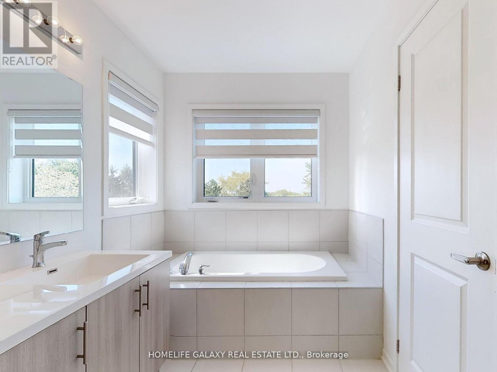 733 Heathrow Path, Oshawa, Ontario  L1K 3G4 - Photo 16 - E12409687