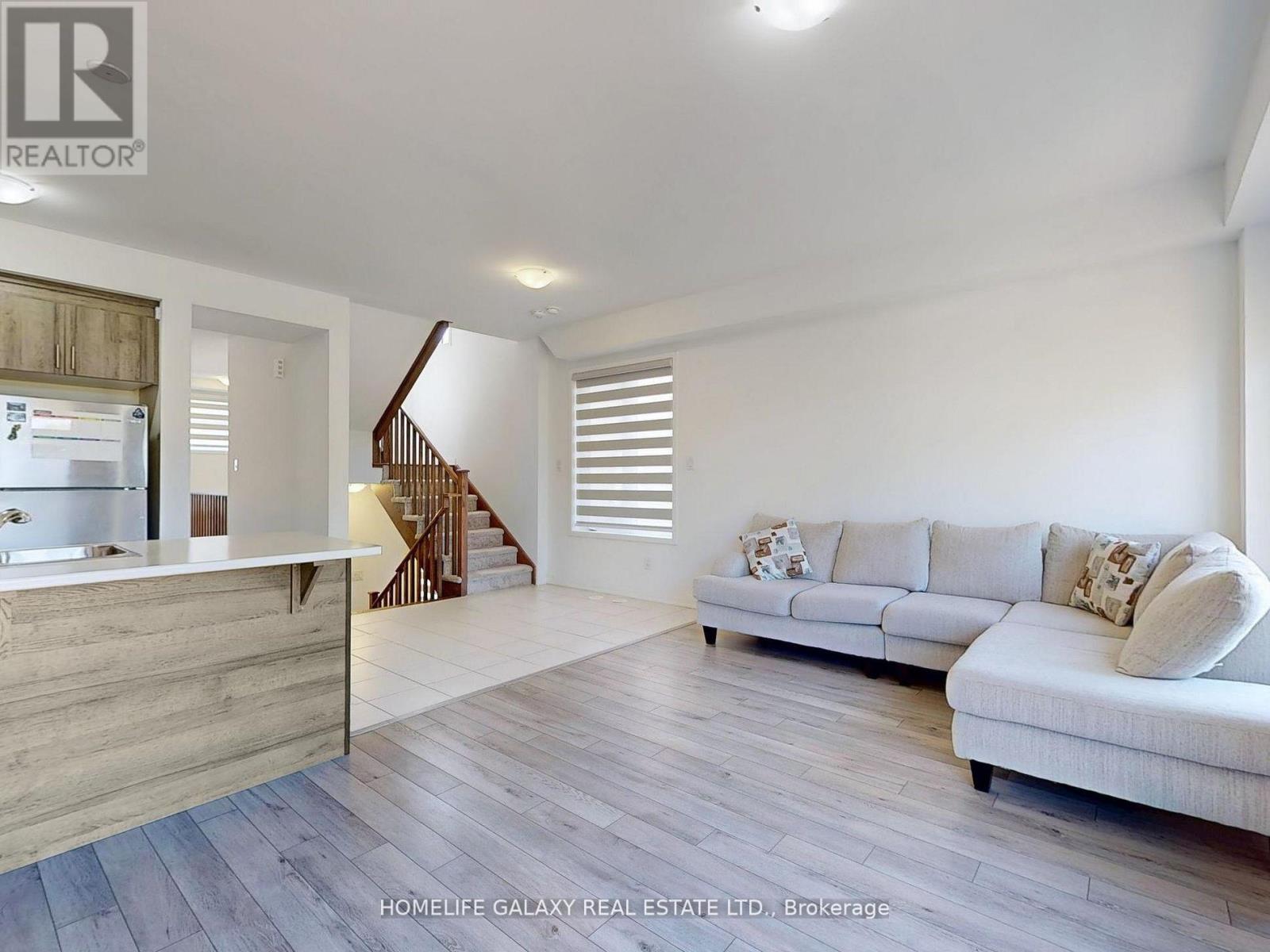 733 Heathrow Path, Oshawa, Ontario  L1K 3G4 - Photo 6 - E12409687