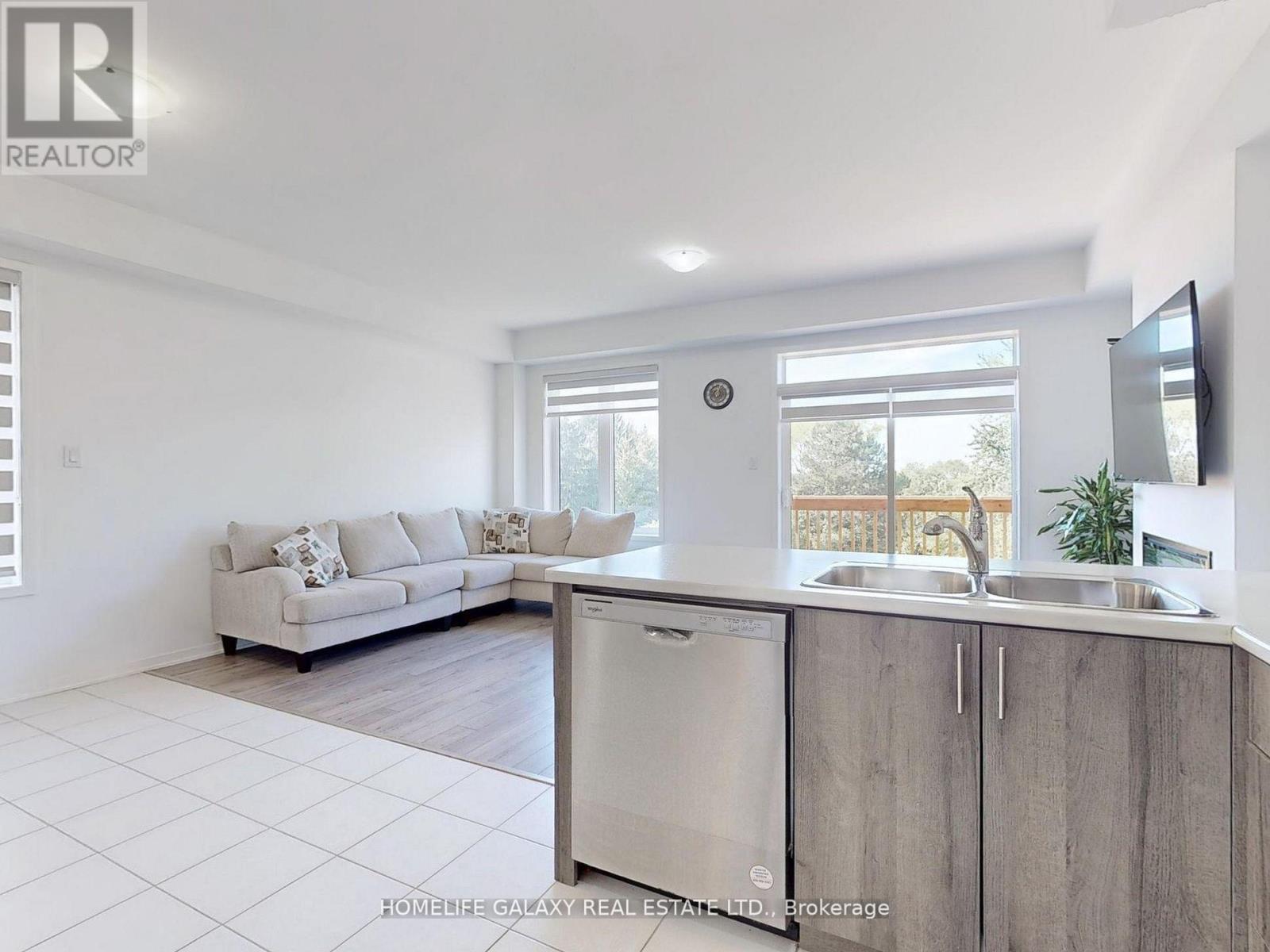 733 Heathrow Path, Oshawa, Ontario  L1K 3G4 - Photo 8 - E12409687