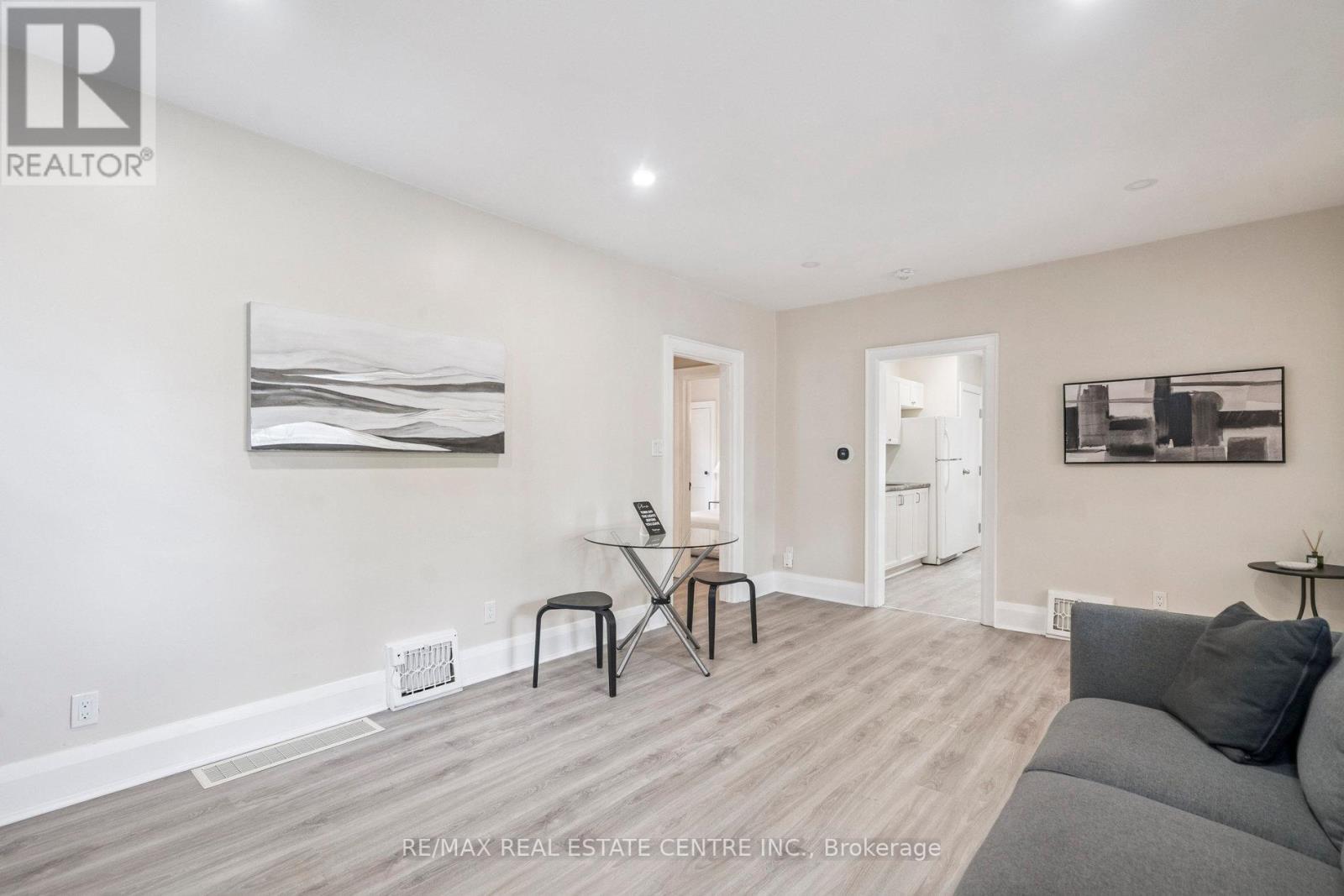196 Silvercreek Parkway S, Guelph, Ontario  N1H 3S7 - Photo 12 - X12409458