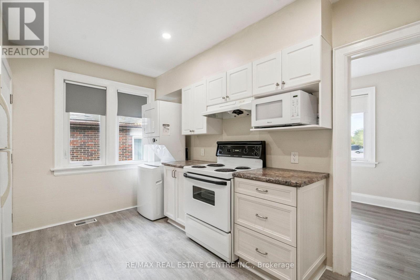 196 Silvercreek Parkway S, Guelph, Ontario  N1H 3S7 - Photo 14 - X12409458