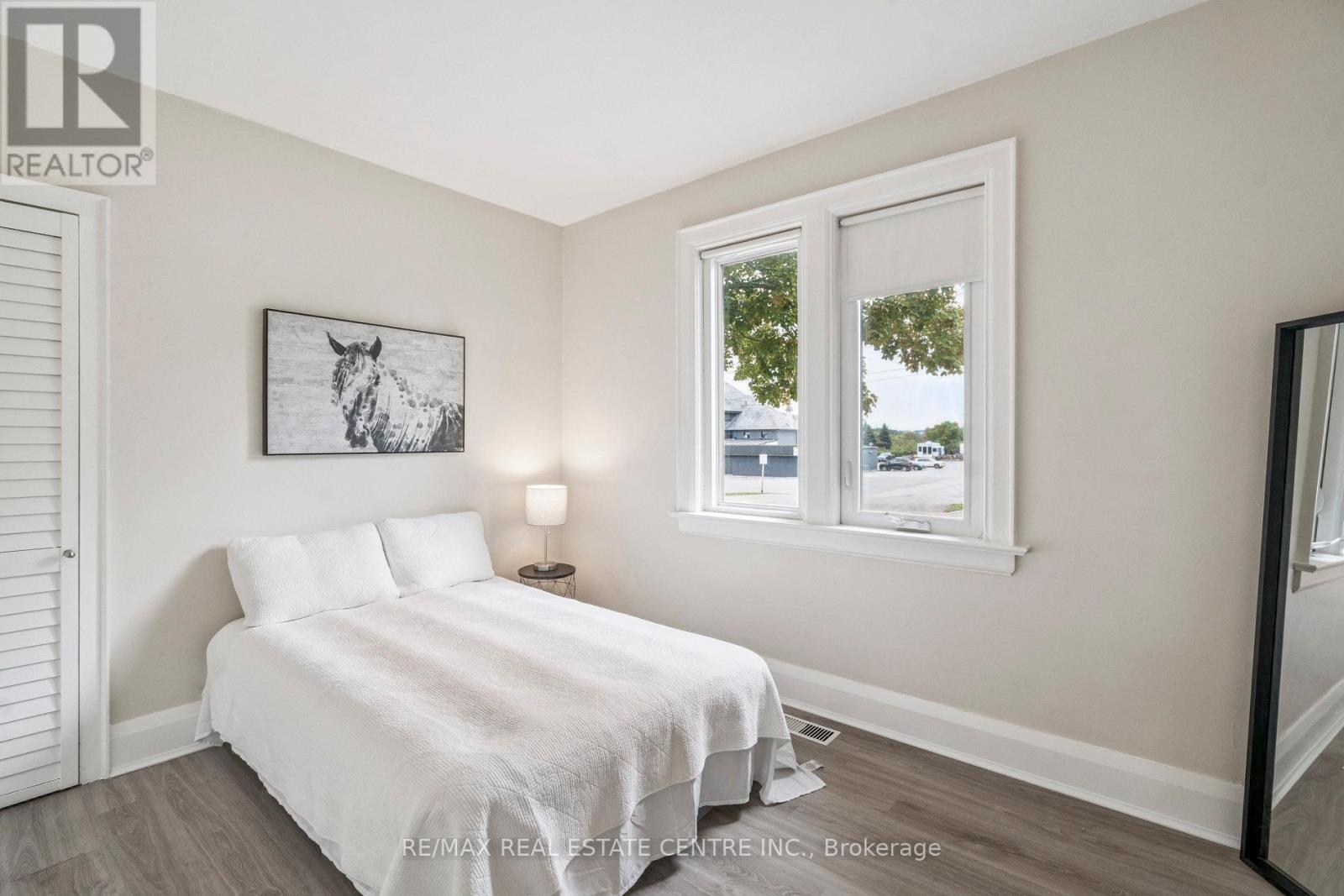 196 Silvercreek Parkway S, Guelph, Ontario  N1H 3S7 - Photo 16 - X12409458