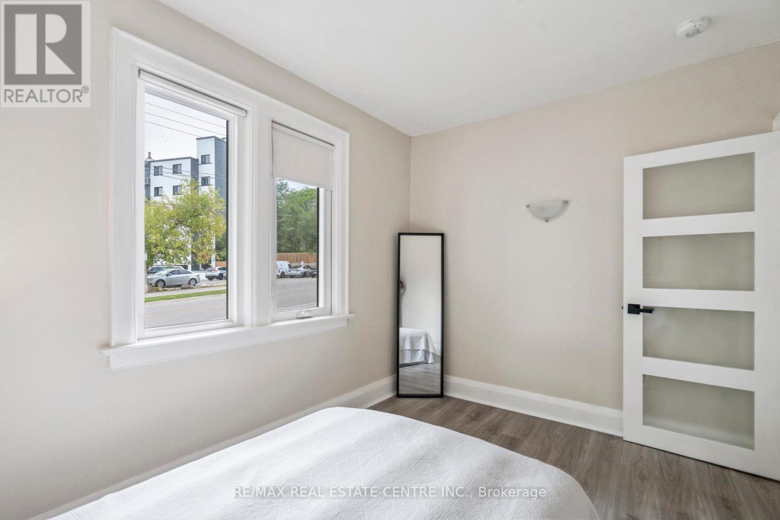 196 Silvercreek Parkway S, Guelph, Ontario  N1H 3S7 - Photo 17 - X12409458