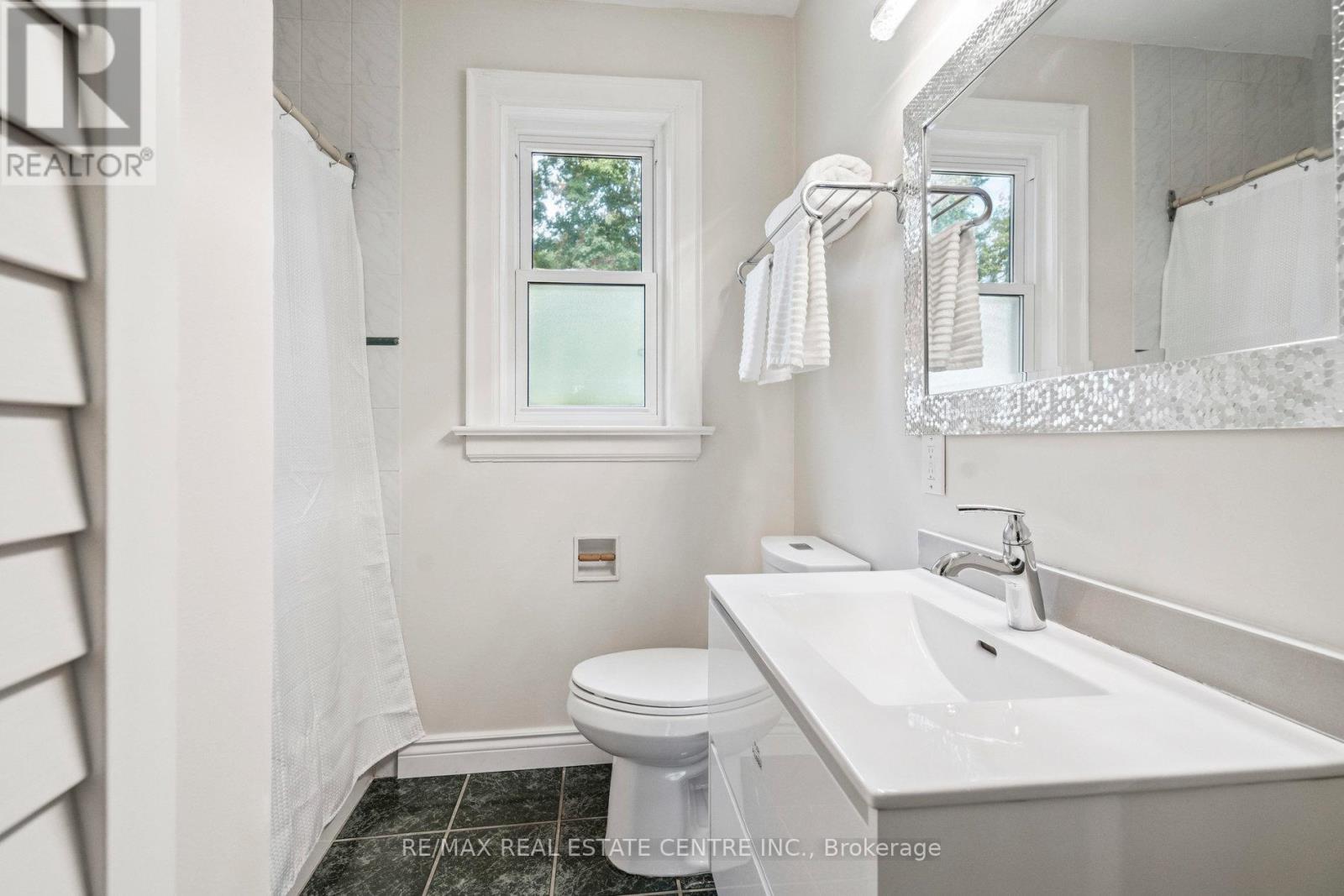 196 Silvercreek Parkway S, Guelph, Ontario  N1H 3S7 - Photo 22 - X12409458