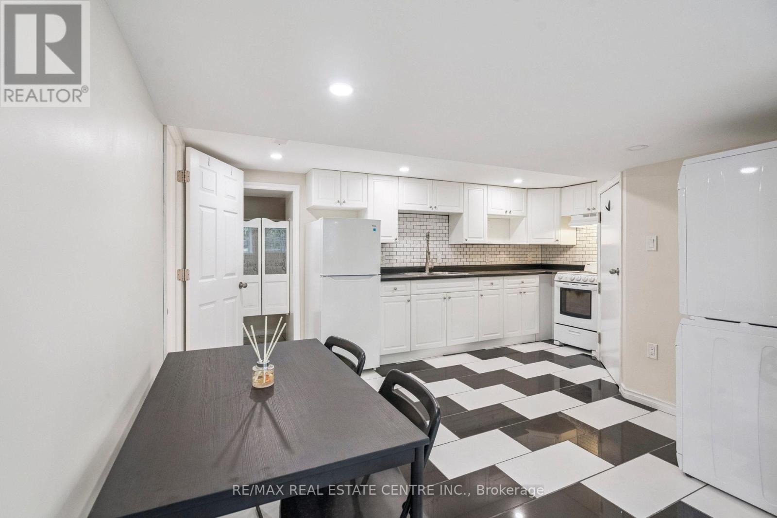 196 Silvercreek Parkway S, Guelph, Ontario  N1H 3S7 - Photo 29 - X12409458