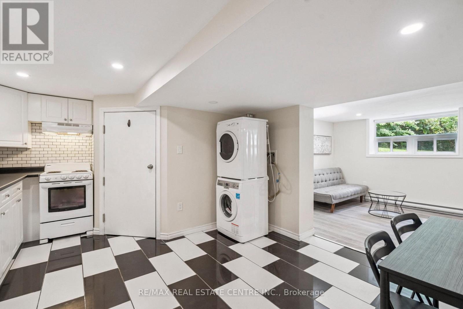 196 Silvercreek Parkway S, Guelph, Ontario  N1H 3S7 - Photo 30 - X12409458