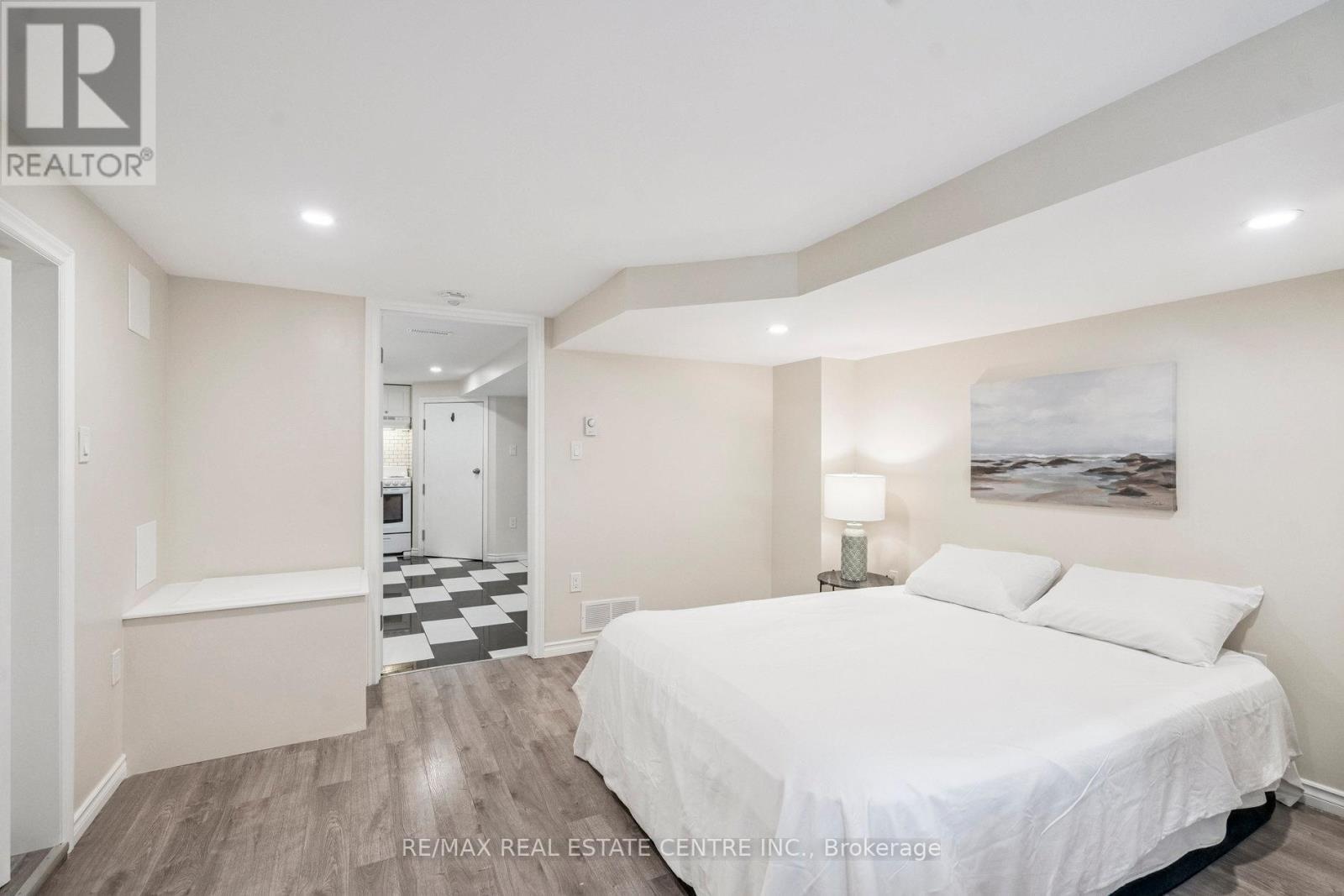 196 Silvercreek Parkway S, Guelph, Ontario  N1H 3S7 - Photo 34 - X12409458